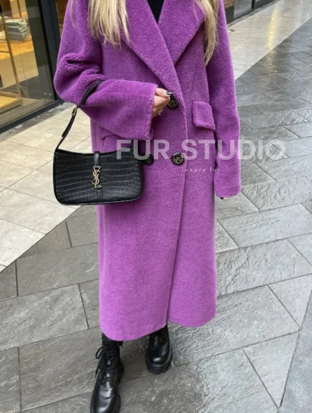 Стильное шерстяное пальто в ярком цвете - фото 1