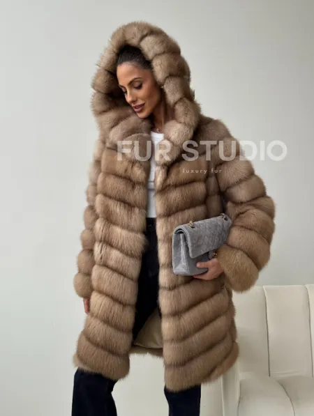 Шуба из куницы с капюшоном в цвете тор-тор - фото 9