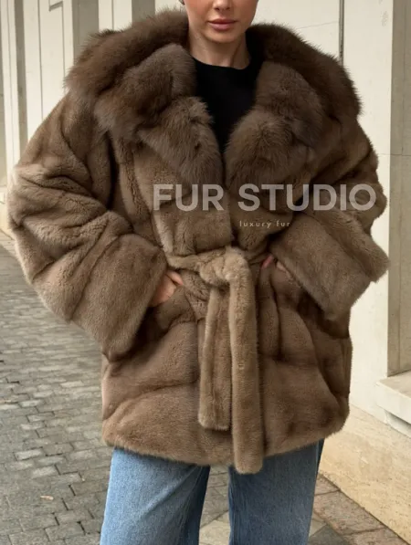 Полушубок норковый с капюшоном из меха куницы - фото 3