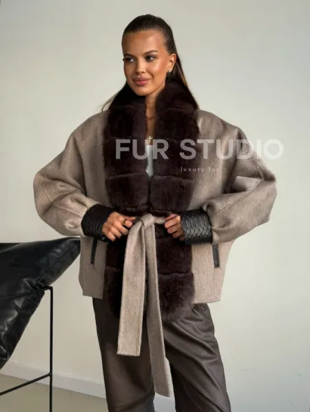 Пальто с мехом финского песца - фото 12