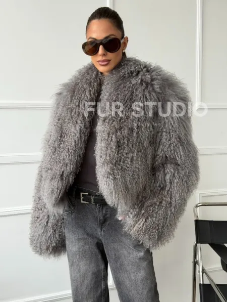 Серая шубка из меха ламы - фото 0