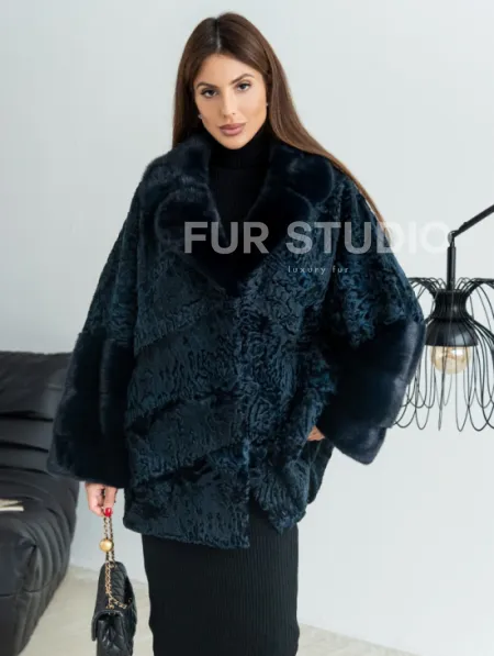 Полушубок из каракульчи свободного кроя с отделкой из меха норки - цвет темно-синий - фото 0
