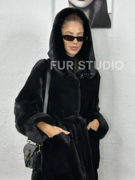 Черная шуба из импортной норки с капюшоном - фото 2