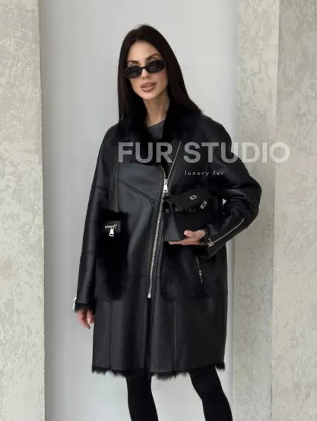 Черная дубленка на тоскане - фото 7