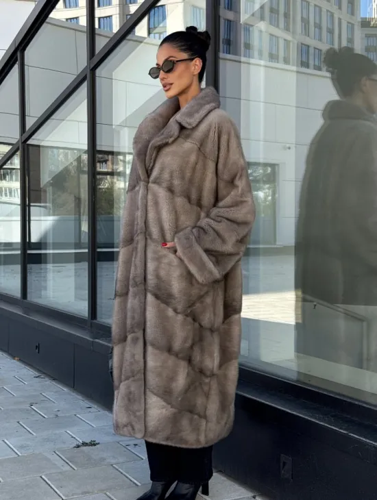 Шуба из меха норки в стиле «Oversize» - цвет сильвер - фото 7