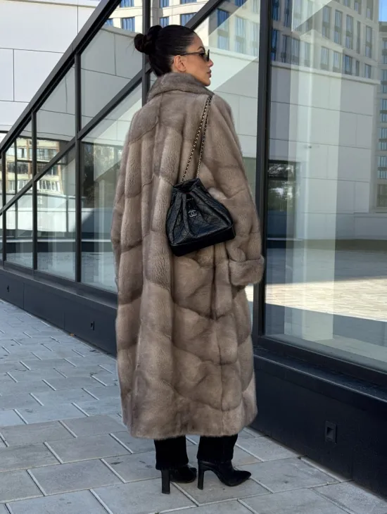 Шуба из меха норки в стиле «Oversize» - цвет сильвер - фото 6