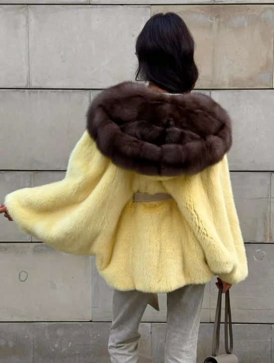 Женское норковое пончо с капюшоном из меха куницы - фото 8