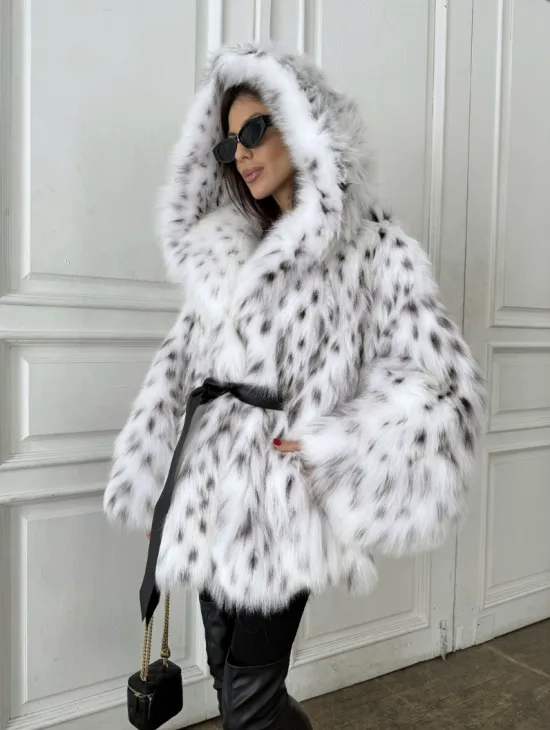 Шуба - белая лиса с вшитыми пятнами из рыси PREMIUM качество - фото 0