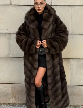 Удлиненная шуба из меха куницы с капюшоном - фото 6