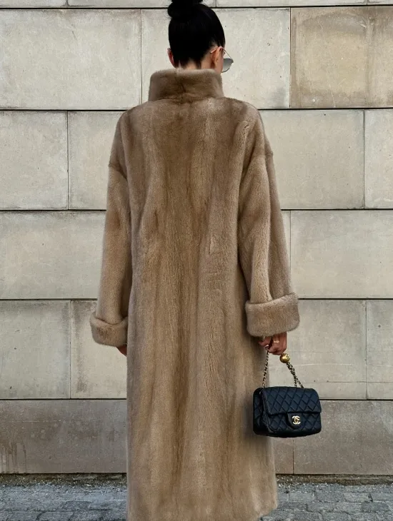 Норковая шуба цельный мех стойка воротник - цвет Caramel - фото 9