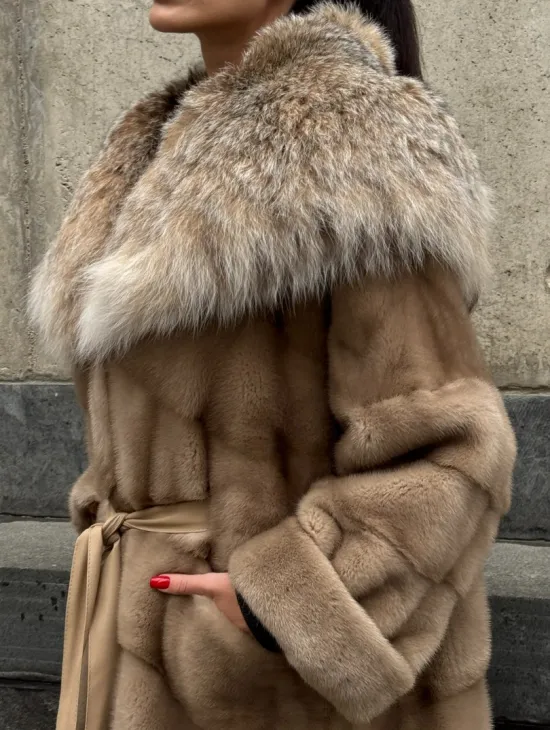 Длинная шуба кимоно из норки Pastel с капюшоном из меха рыси - фото 3