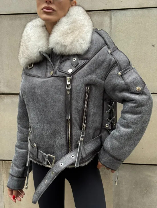 Стильная косуха-дубленка Vintage Grey с воротником из меха песца со шнуровкой на спине - фото 6