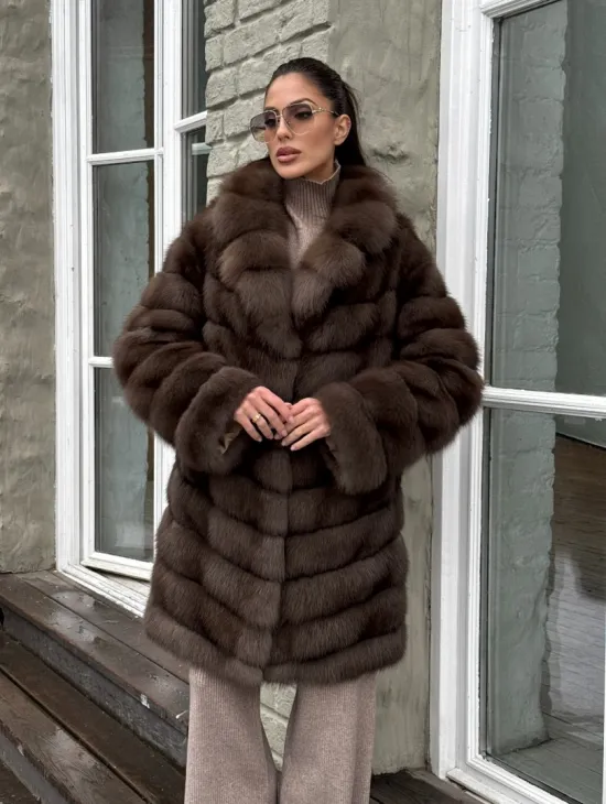 Шуба из меха куницы средней длины цвет темный соболь - фото 6