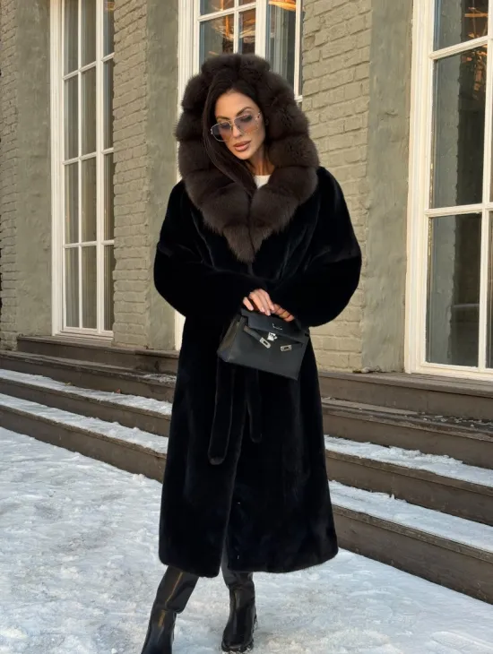 Черная шуба из плюшевой норки VELVET с капюшоном куница - фото 8