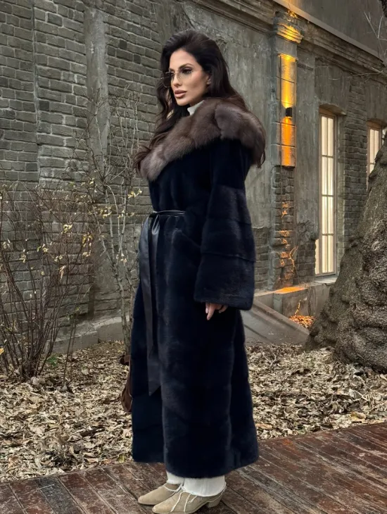 Норковая шуба с капюшоном из натурального меха куницы - фото 6
