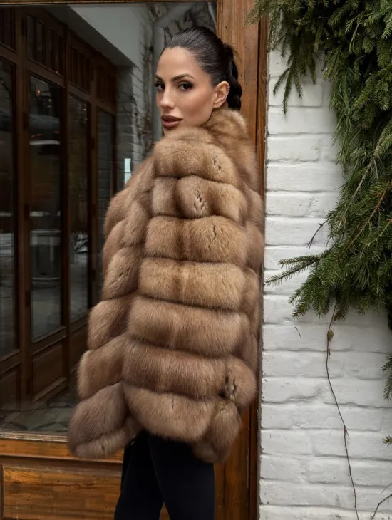 Полушубок из куницы с воротником V-образным - фото 11