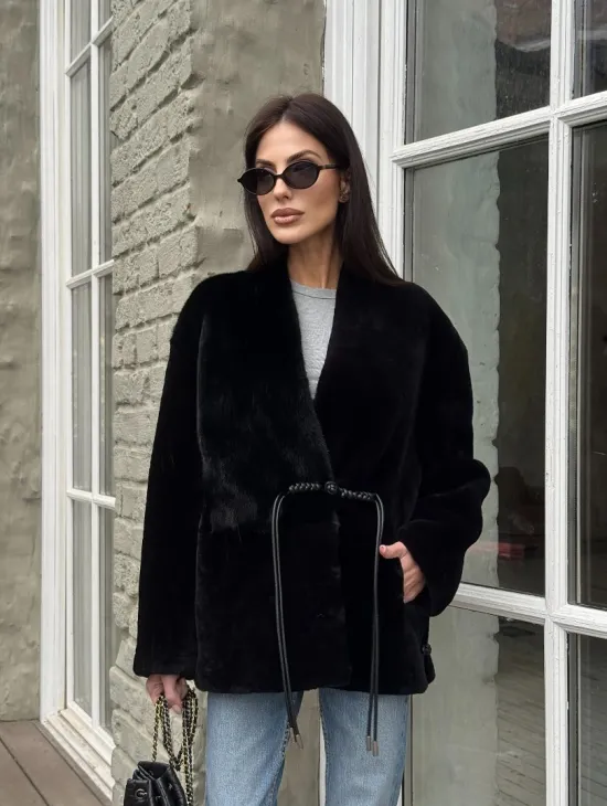 Комбинированная женская дубленка из мутона с мехом норки - фото 10