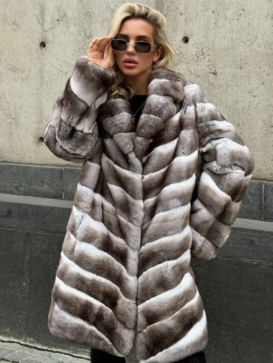 Женская серая шуба из элитного шиншиллового кролика (рекса) с английским воротником - фото 2