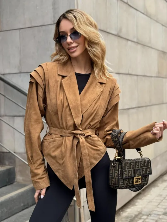 Женская куртка из замшевой кожи с поясом - American style - фото 5