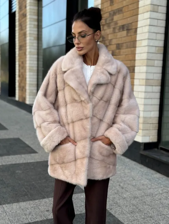 Шуба норковая пудрового цвета с английским воротником - фото 5