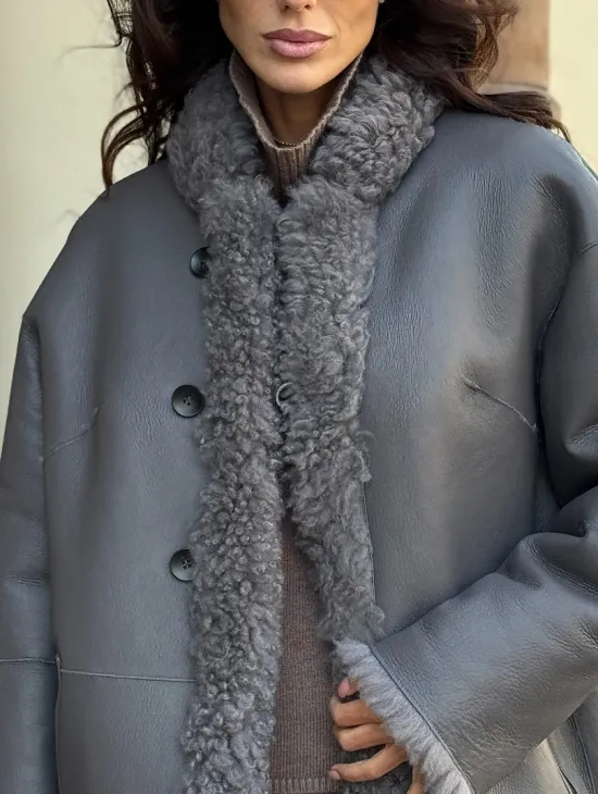 Дубленка серого цвета - двухсторонняя - фото 1