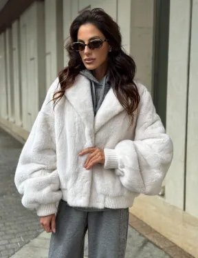 Белый норковый бомбер на резинке - фото 5
