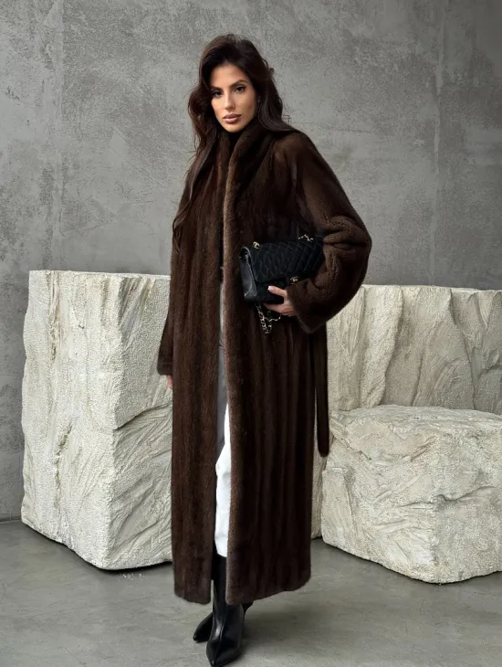 Пальто из норки с V-образным воротом - фото 11