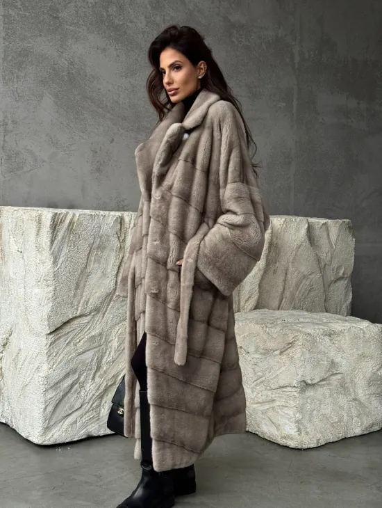 Удлинённая норковая шуба с поясом - фото 8