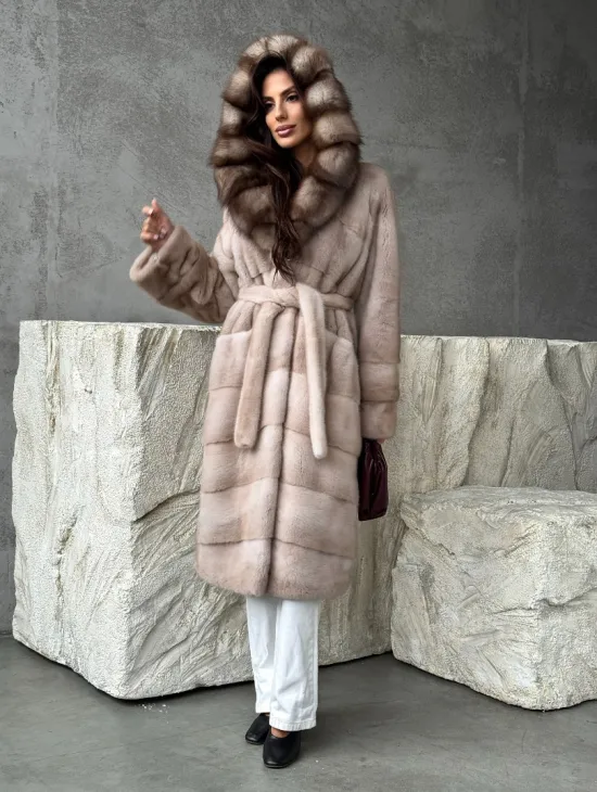 Норковая шуба с капюшоном из 