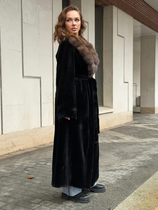 Длинная шуба из стриженой норки с воротником куница - фото 8