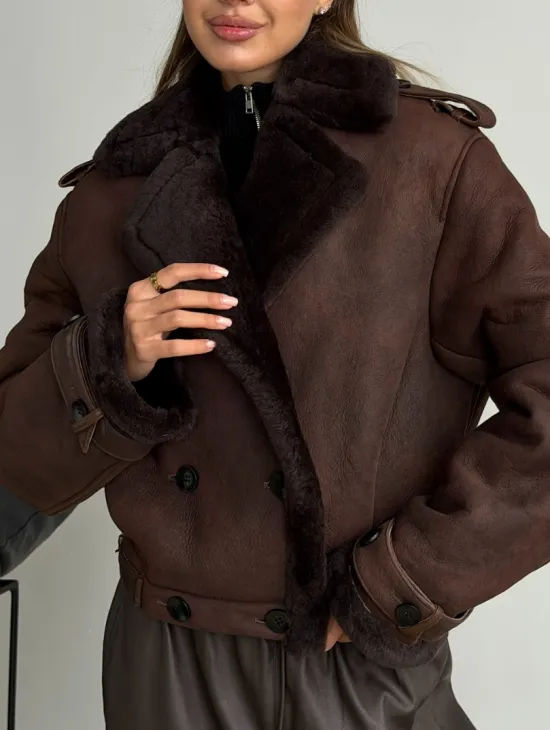 Двубортная короткая дубленка - фото 4