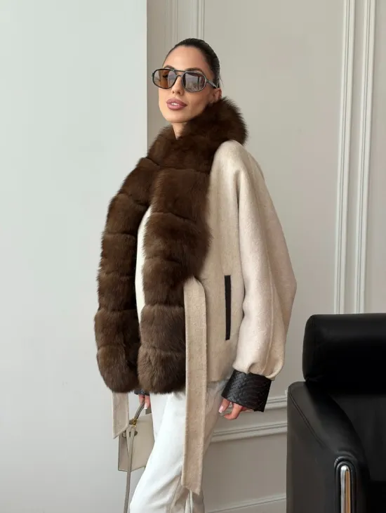 Женское шерстяное полупальто с мехом - фото 14