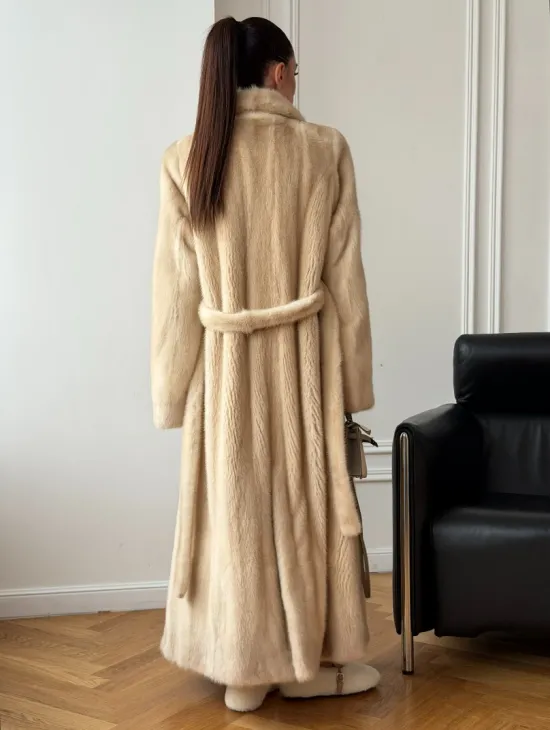 Длинная норковая шуба в натуральном цвете пастель - фото 6