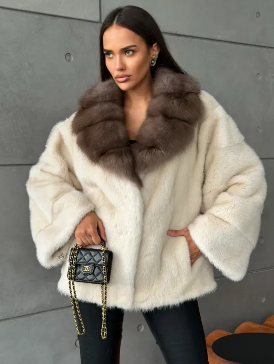 Норковая шуба с отделкой на воротнике из куницы - фото 5