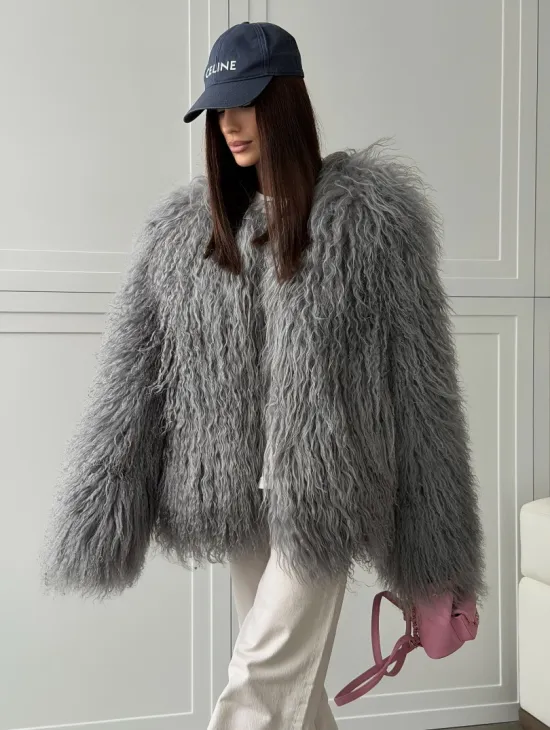 Серая шуба из натурального меха ламы - фото 6