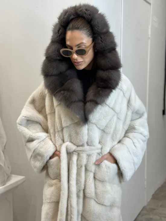 Шуба из меха норки Velvet с капюшоном из меха куницы - фото 1