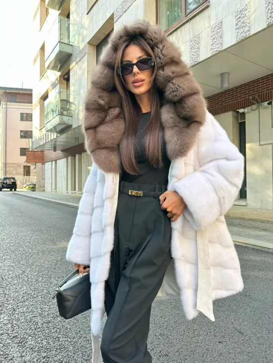 Шуба норковая с капюшоном из меха куницы - цвет жемчуг - фото 0