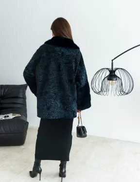 Полушубок из каракульчи свободного кроя с отделкой из меха норки - цвет темно-синий - фото 4