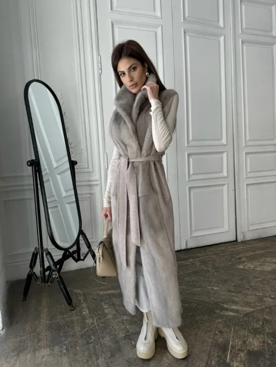 Пальто без рукавов с отделкой из меха норки - фото 5