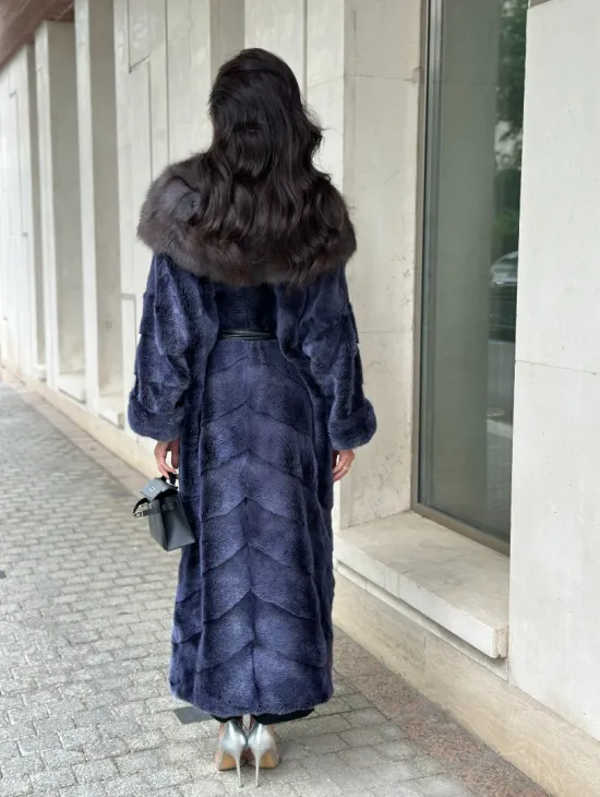 Длинная шуба из норки с капюшоном из куницы - цвет синий графит - фото 8