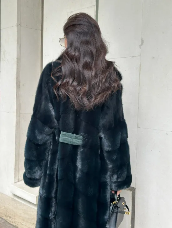 Шуба из меха норки с английским воротником темно - зеленый изумруд - фото 4