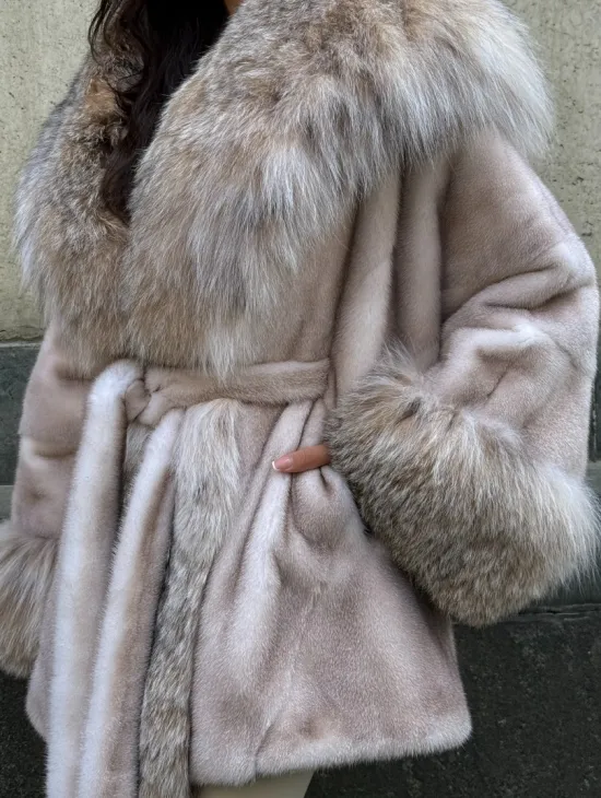 Плюшевая норковая шуба с капюшоном из меха канадской рыси - цвет натуральный нюд - фото 3