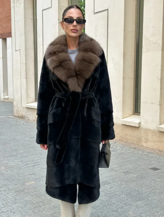 Черная шуба BLACK NAFA с английским воротником из куницы - фото 6